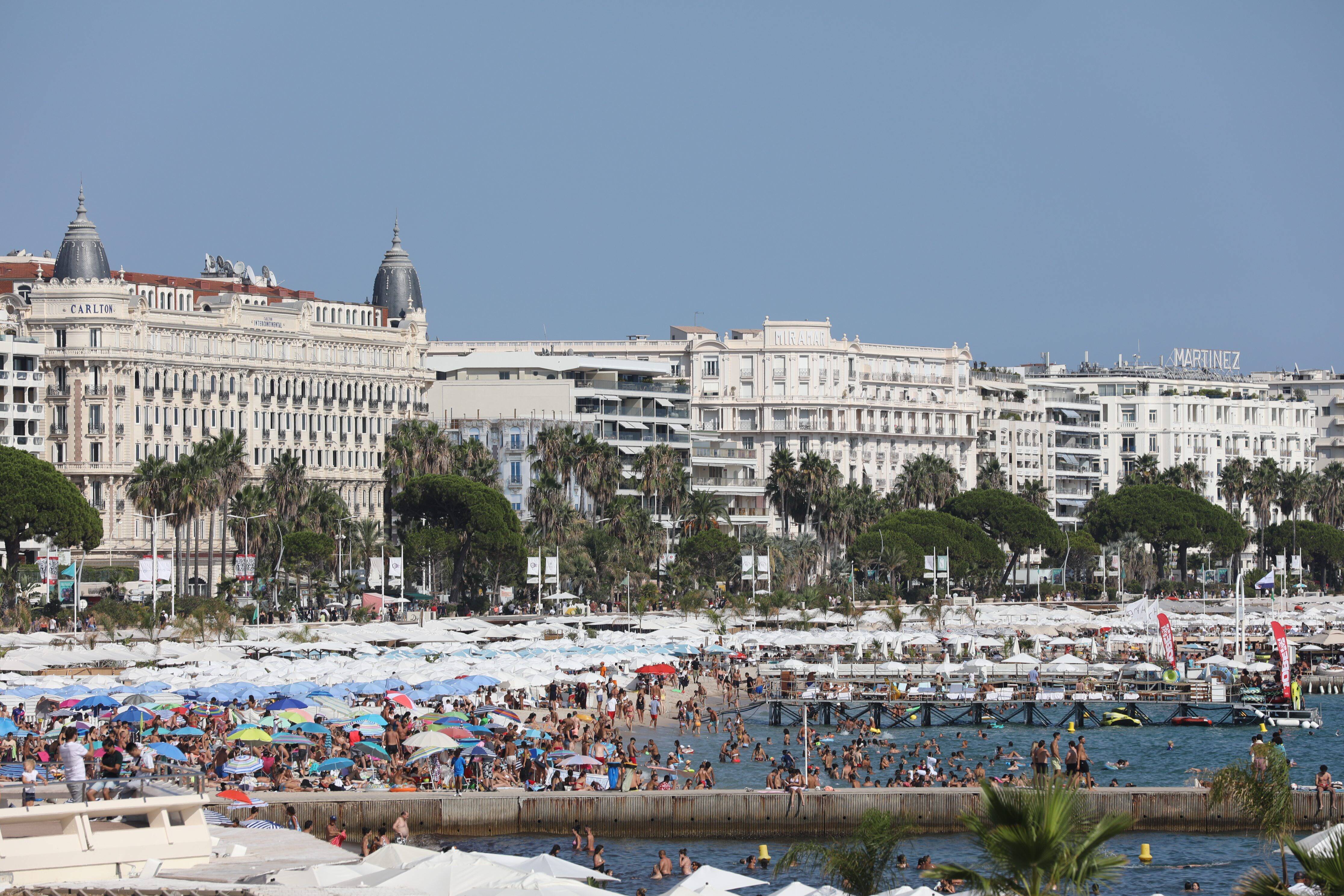 "Jusqu'ici tout va bien": les palaces de La Croisette font le plein cet été avec le retour d'une clientèle étrangère fortunée