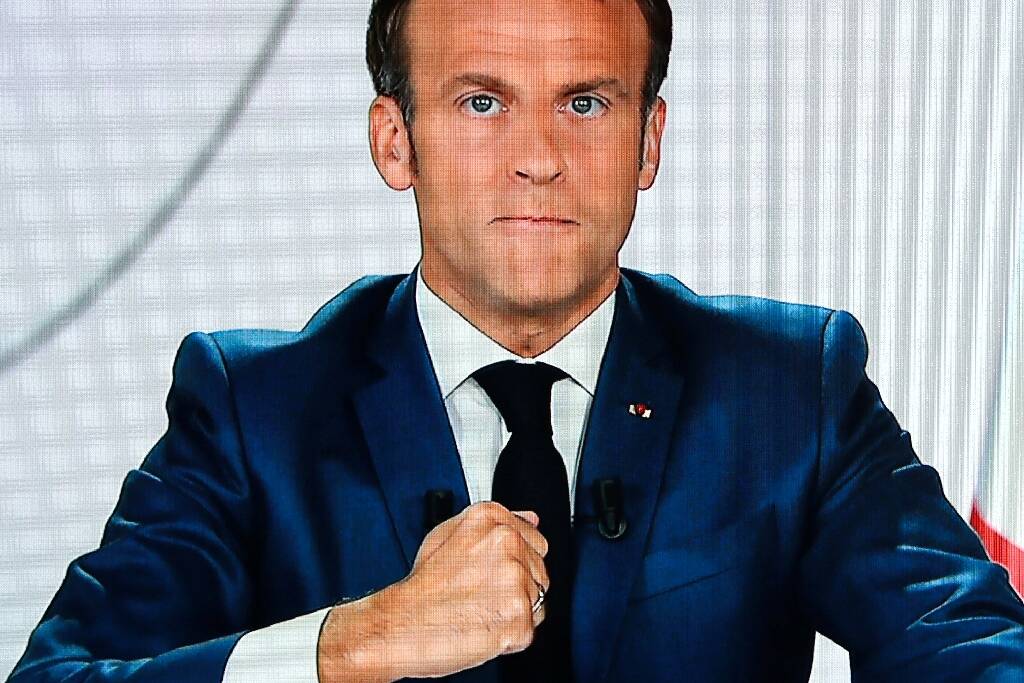 Interview d'Emmanuel Macron sur TF1: l'opposition proteste, la majorité défend "un président qui gouverne"