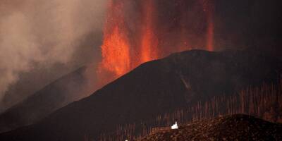 La lave du volcan en éruption aux Canaries atteint l'océan, craintes de gaz toxiques