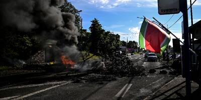 Le couvre-feu prolongé en Guadeloupe, enquête sur des tirs sur les forces de l'ordre en Martinique