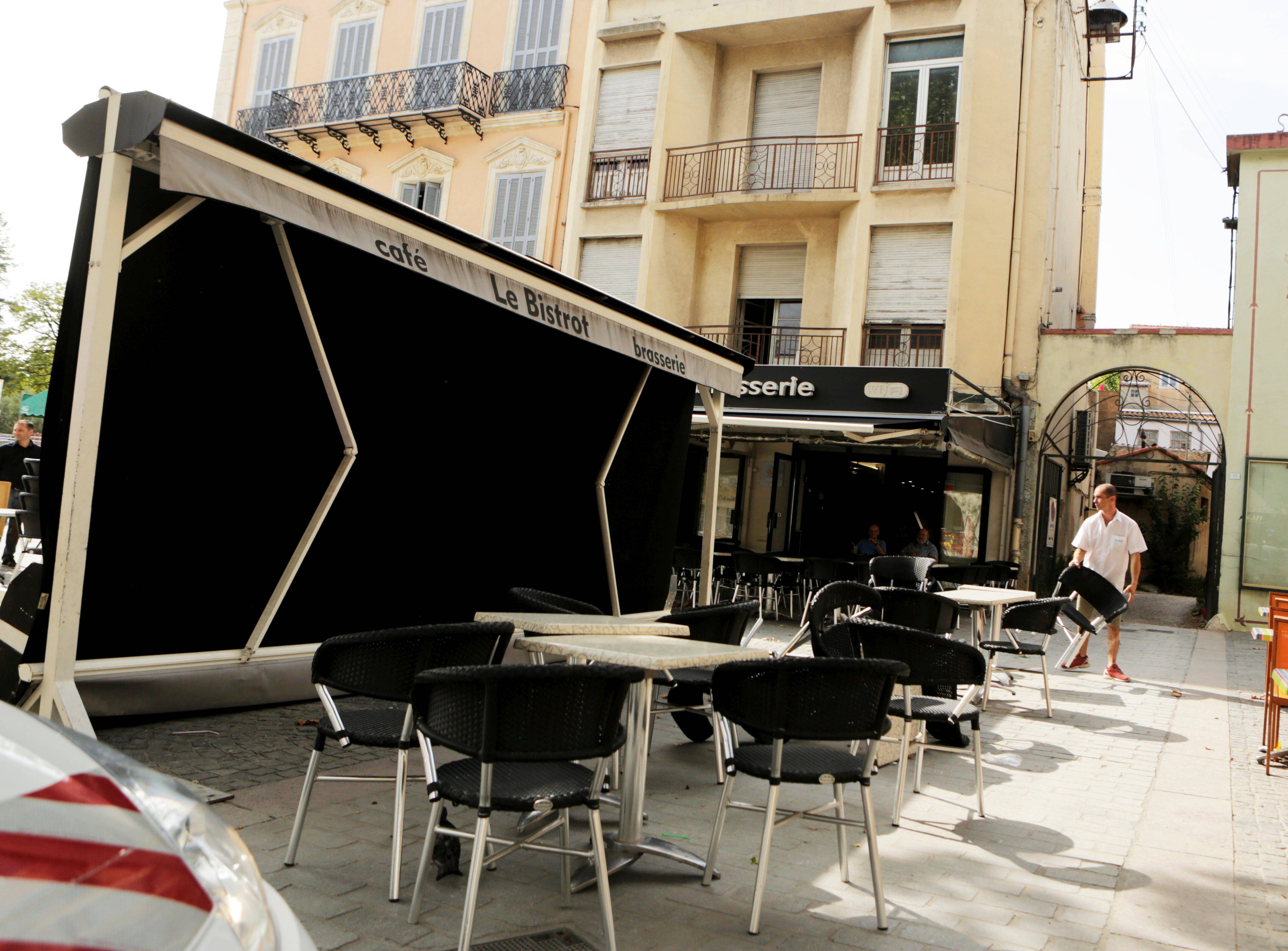 Le parasol de sa terrasse avait tué une octogénaire, un patron de bar a dû répondre d'"homicide involontaire"
