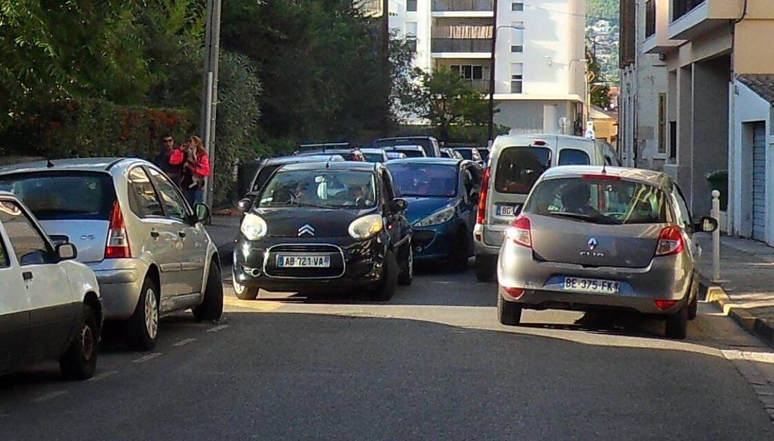 Propreté, circulation et sécurité... Les préoccupations des habitants du quartier Saint-Roch à Toulon listées par leurs porte-voix aux élus