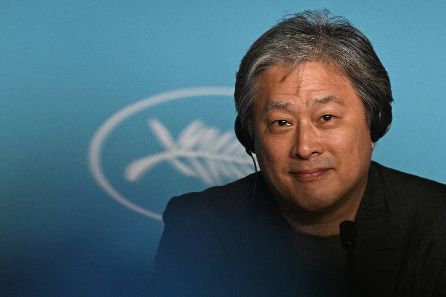 Le réalisateur sud-coréen Park Chan-Wook lors d'une conférence de presse sur son dernier film "Decision to Leave", au Festival de Cannes le 24 mai 2022 
