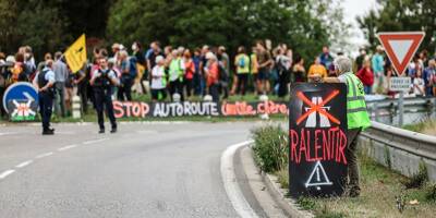 Des centaines de personnes protestent contre le projet d'autoroute A69 Toulouse-Castres, jugé anti-écologique