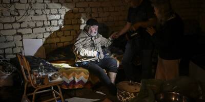 Guerre en Ukraine: Zelensky accuse la Russie de 