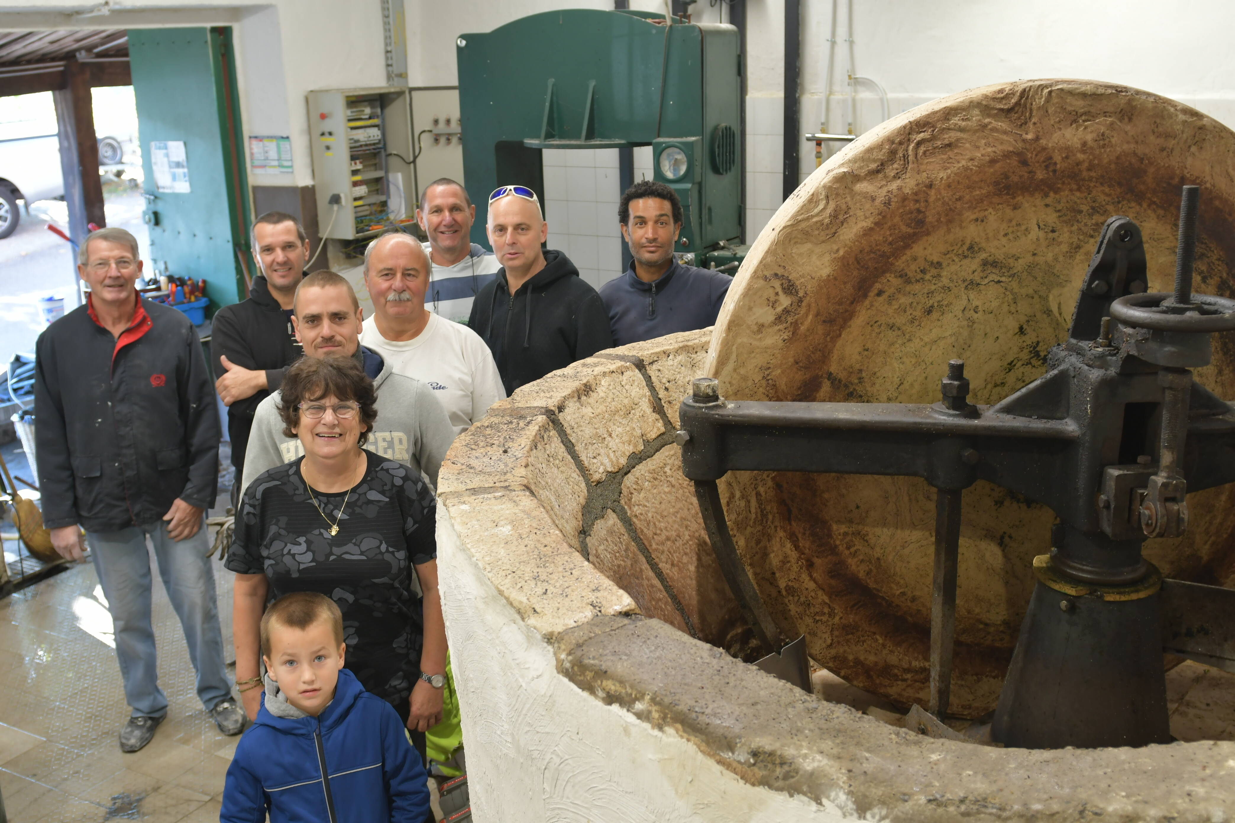 Un des derniers du genre, des bénévoles motivés, un record à battre... Le moulin de La Roquette-sur-Var ouvre sa saison