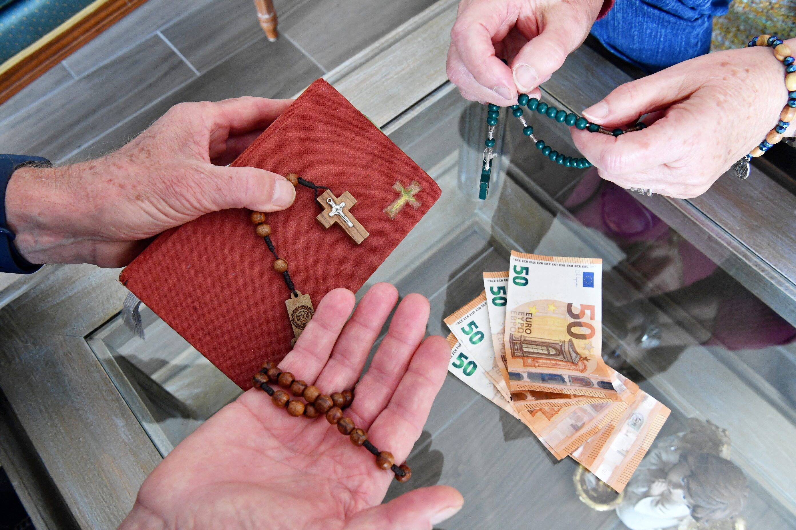 Comment le "faux prêtre et vrai escroc en série" Don Romano s'y est-il pris pour arnaquer une Varoise?