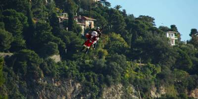 Le Père Noël est descendu du ciel en parapente à Roquebrune-Cap-Martin