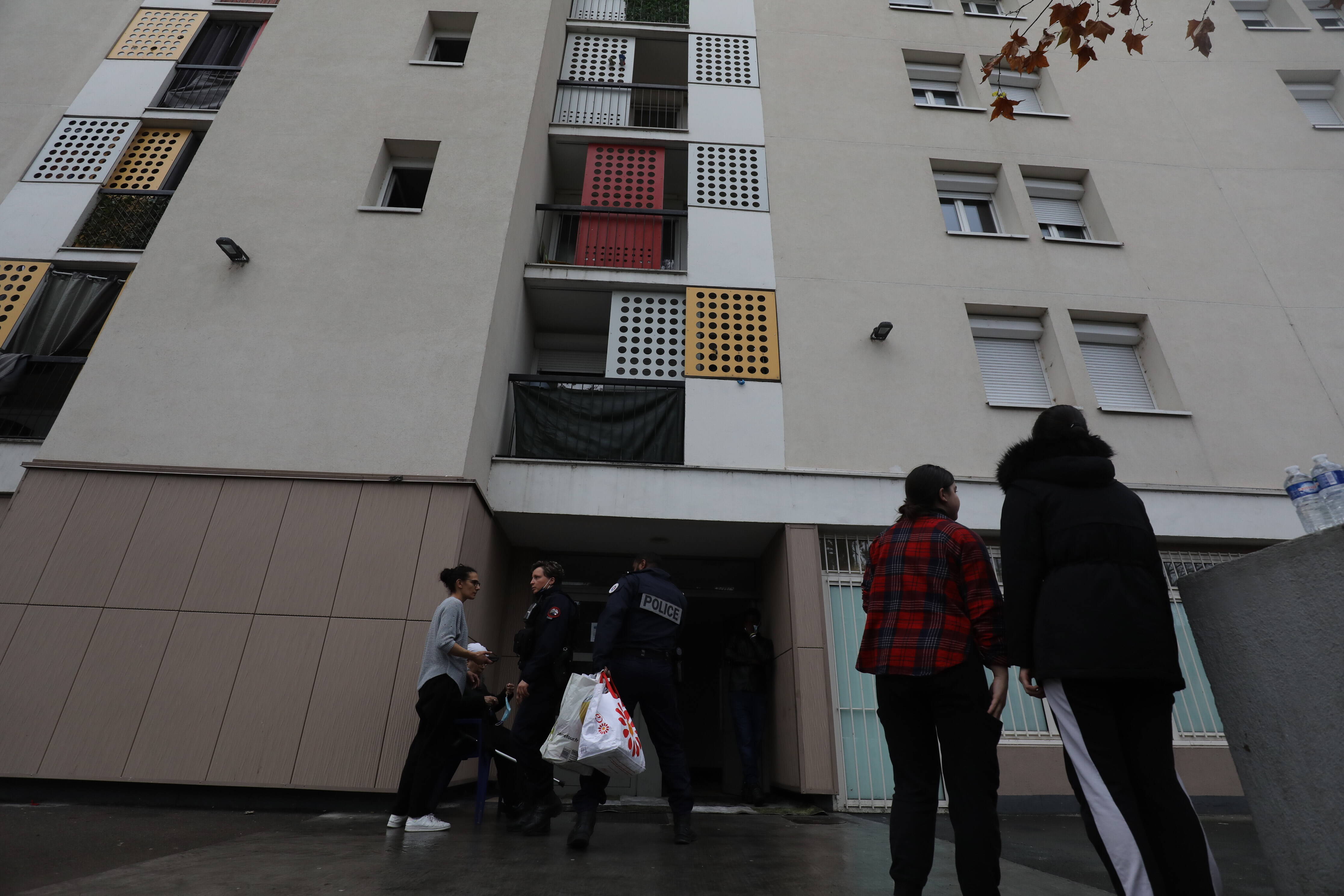 "On a entendu une explosion, il y avait des flammes": une centaine de personnes relogées après un incendie à Nice