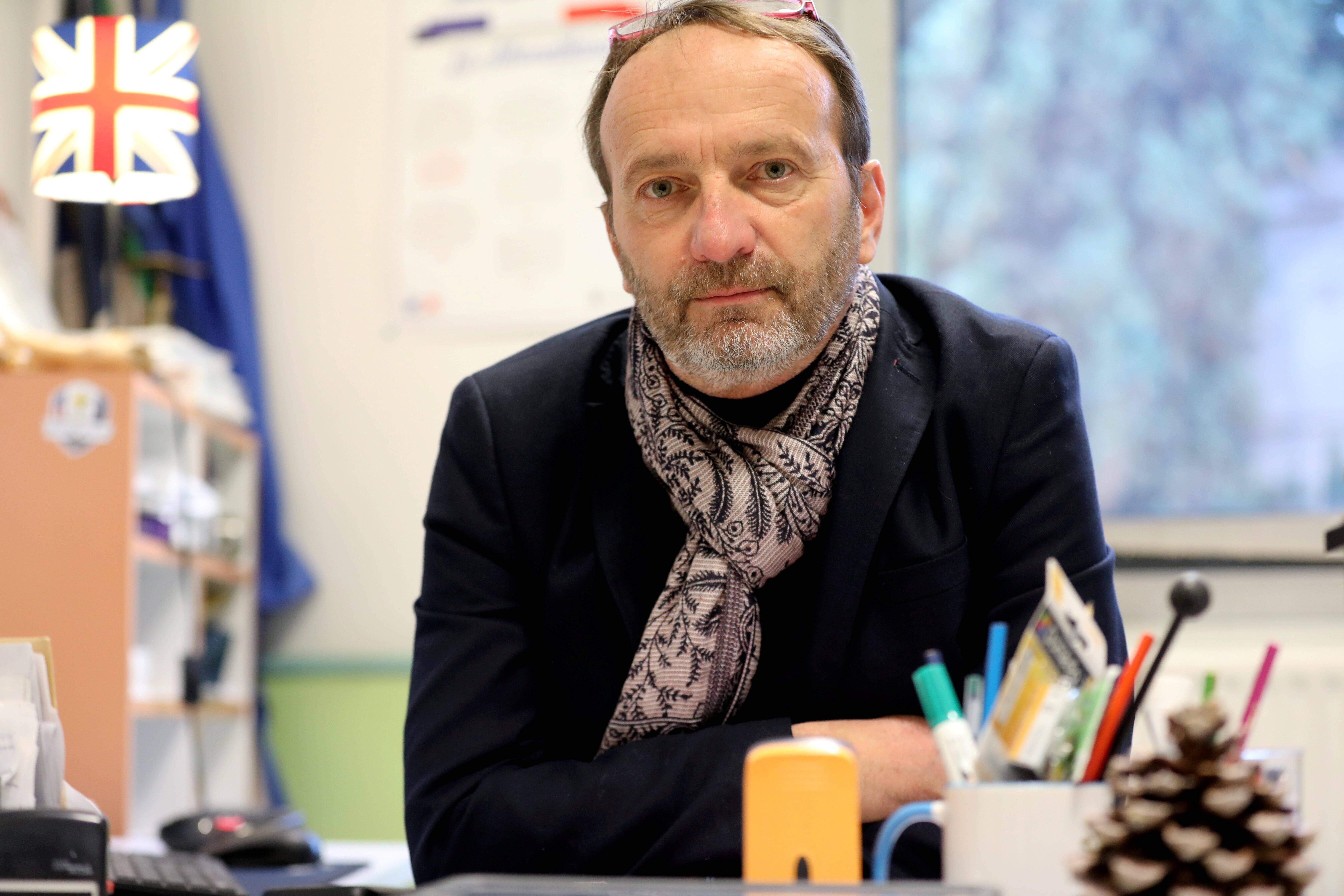 "Nous en sommes à cinquante protocoles depuis mars 2020", ce directeur d'école niçois exprime sa colère