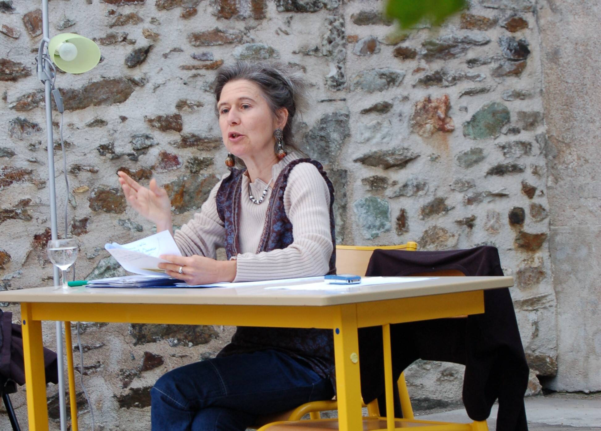 "Le pass vaccinal me coupe encore un peu plus du monde": privée de vaccination contre la Covid-19, elle lance une pétition