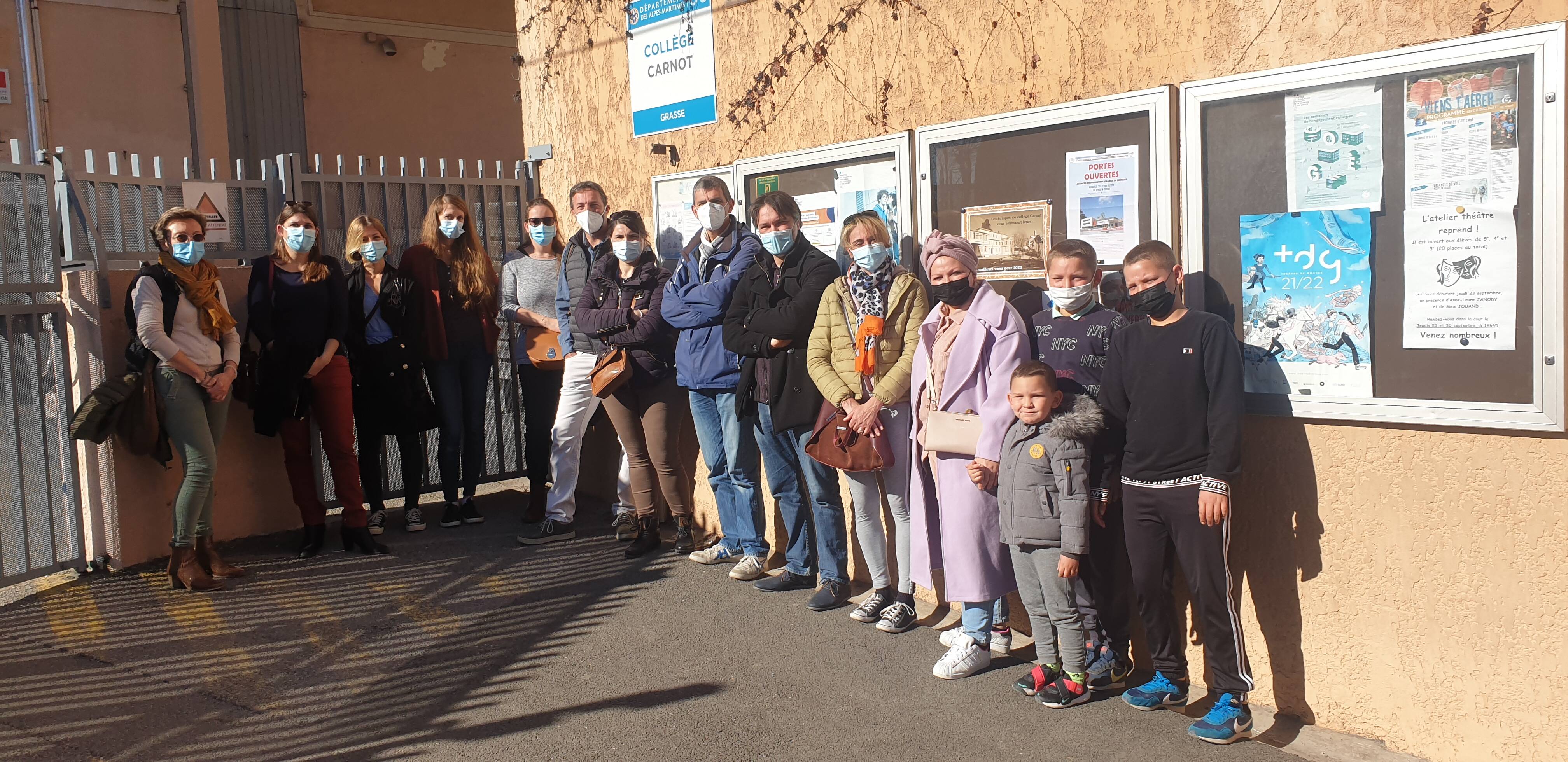 "On va nous fermer une classe pour un élève?" Professeurs, parents et collégiens en colère se mobilisent à Grasse