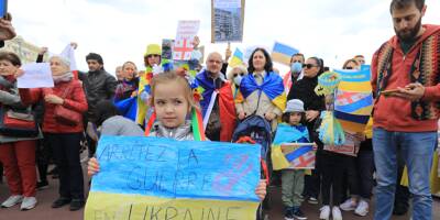 Des centaines de personnes ont marché pour l'Ukraine dimanche sur la Promenade des Anglais à Nice