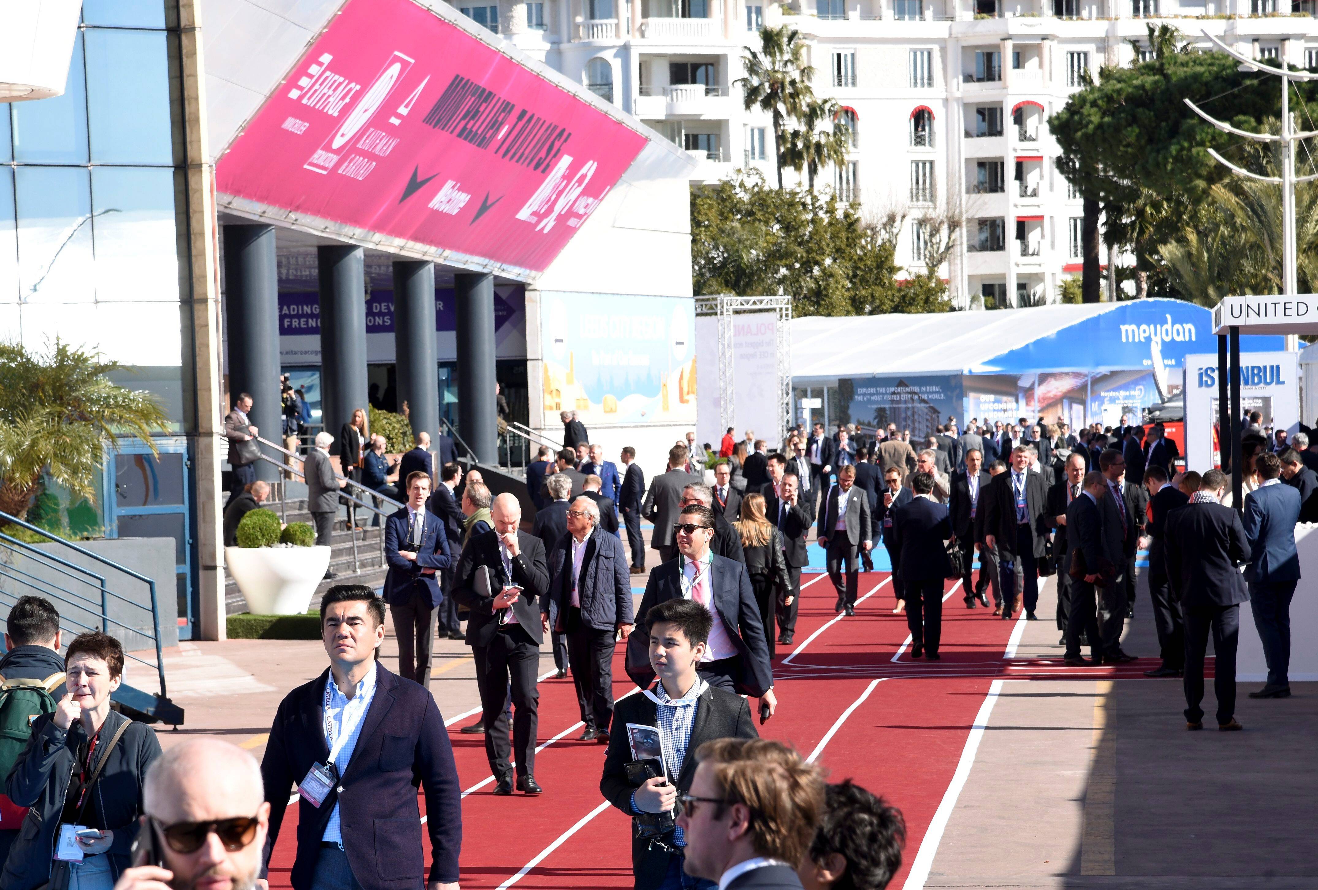 20.000 personnes attendues ce mardi à Cannes, le tourisme d'affaires fait son grand retour sur la Côte d'Azur avec le salon de l'immobilier "MIPIM"