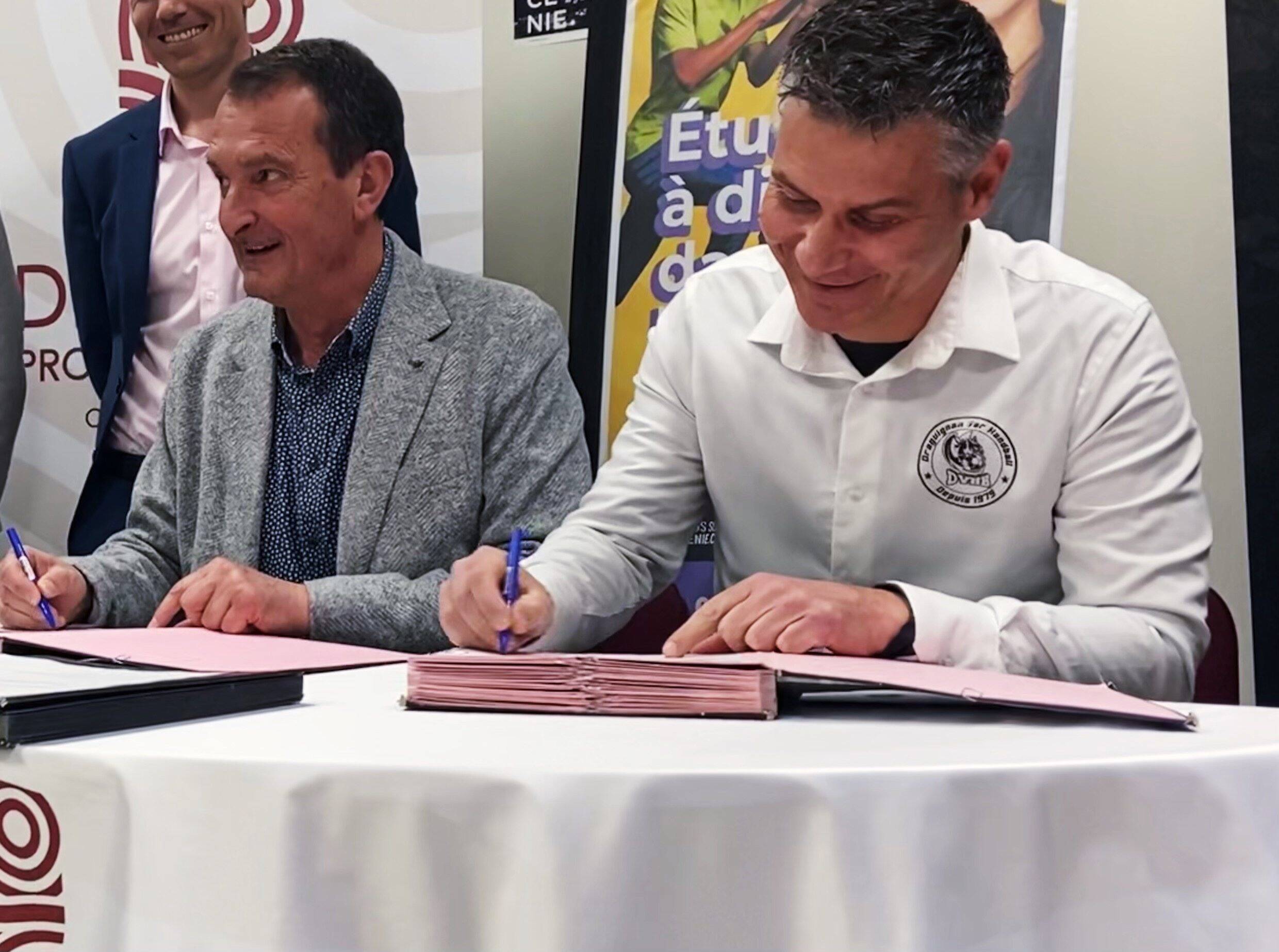 The Draguignan Var handball club and the Connected Campus sign the future of players