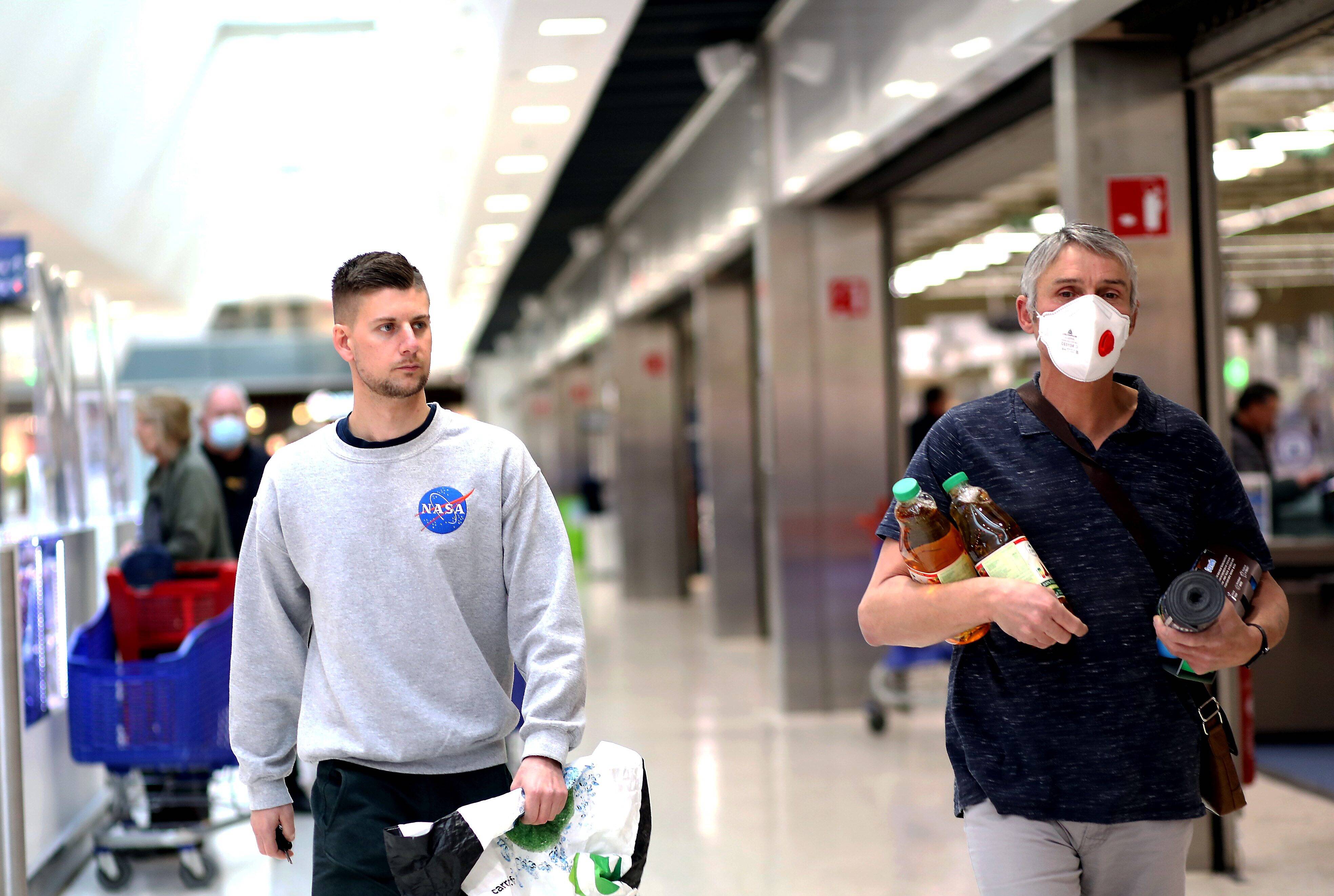 "Je ne vais plus au restaurant, je ne fais plus les boutiques": comment ces Azuréens vivent le retour de la Covid-19 dans le département