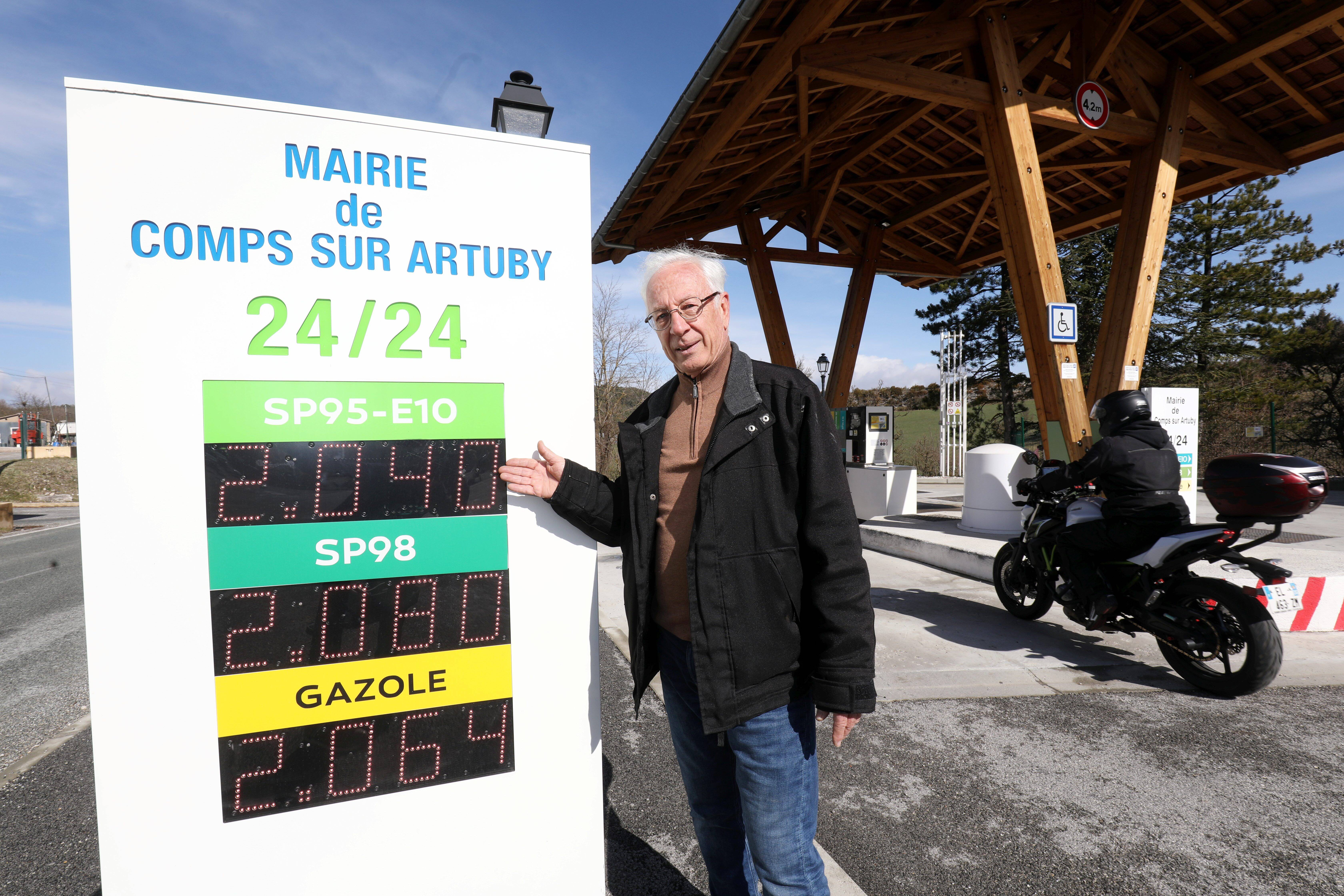 Pourquoi cette station service municipale du Var ne pratiquera pas tout de suite une ristourne de 18 cts