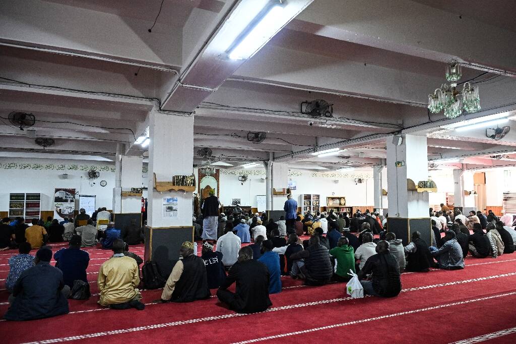 "Une volonté manifeste de provoquer le trouble": les têtes de cochon retrouvées devant des mosquées déposées par des étrangers ayant quitté le territoire