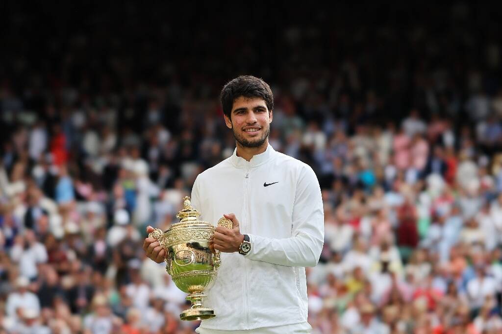 Carlos Alcaraz remporte son premier Wimbledon en battant Novak Djokovic