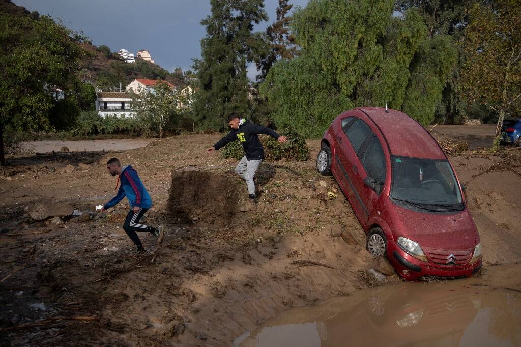 "Nous faisons face à une situation sans précédent": plusieurs corps retrouvés après les violentes inondations en Espagne