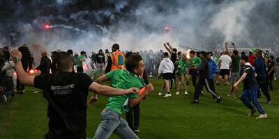 Foot: scènes de chaos à Saint-Etienne après la relégation des Verts en Ligue 2