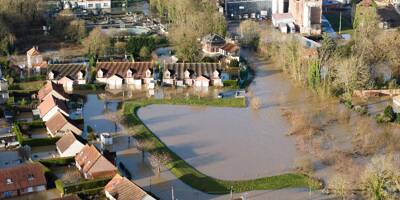 Inondations dans le Pas-de-Calais: plusieurs centaines de personnes manifestent leur 