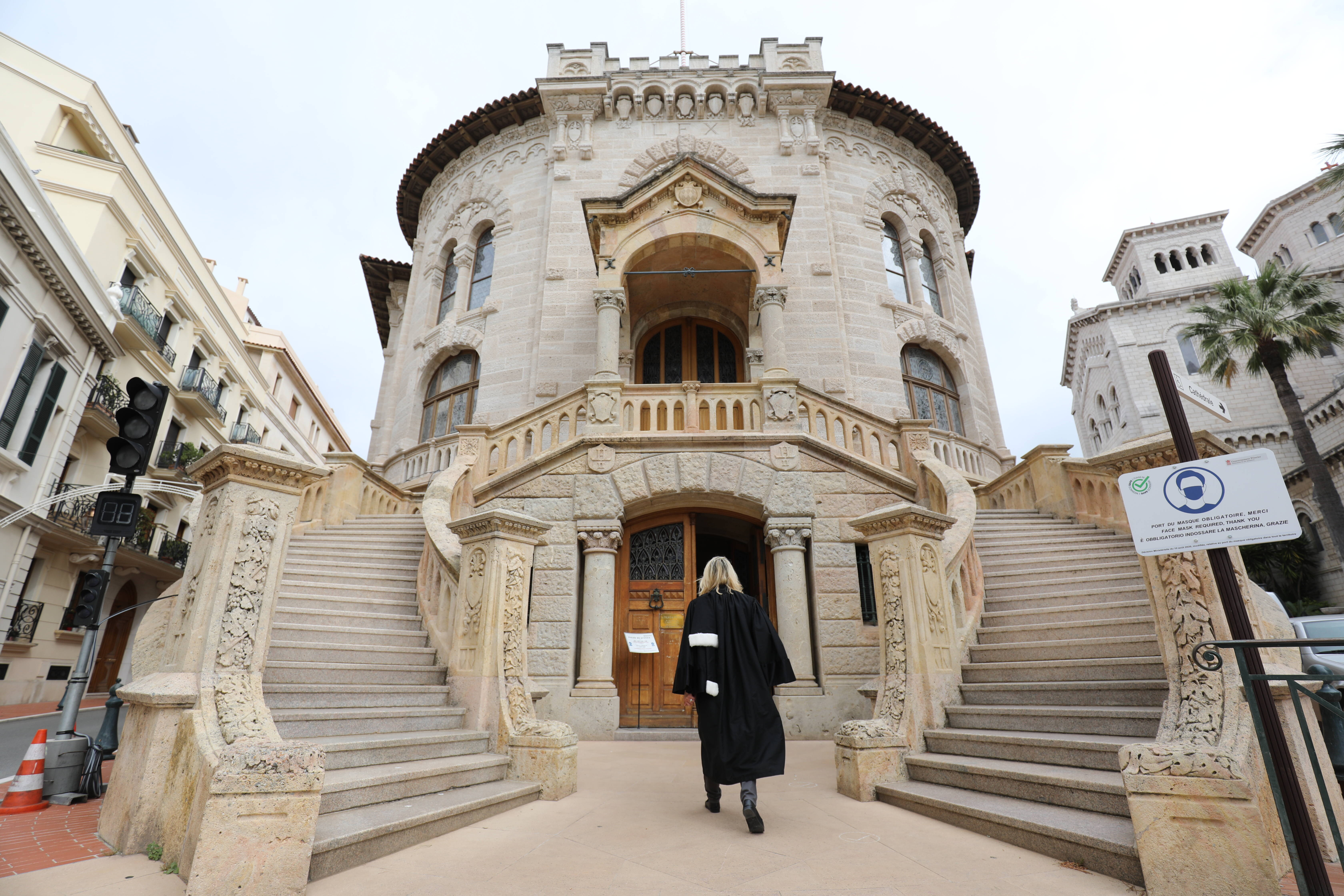 Après leur séparation, il lui envoie près de 11.000 messages: un sapeur-pompier suspecté de harceler son ex-conjointe, relaxé à Monaco