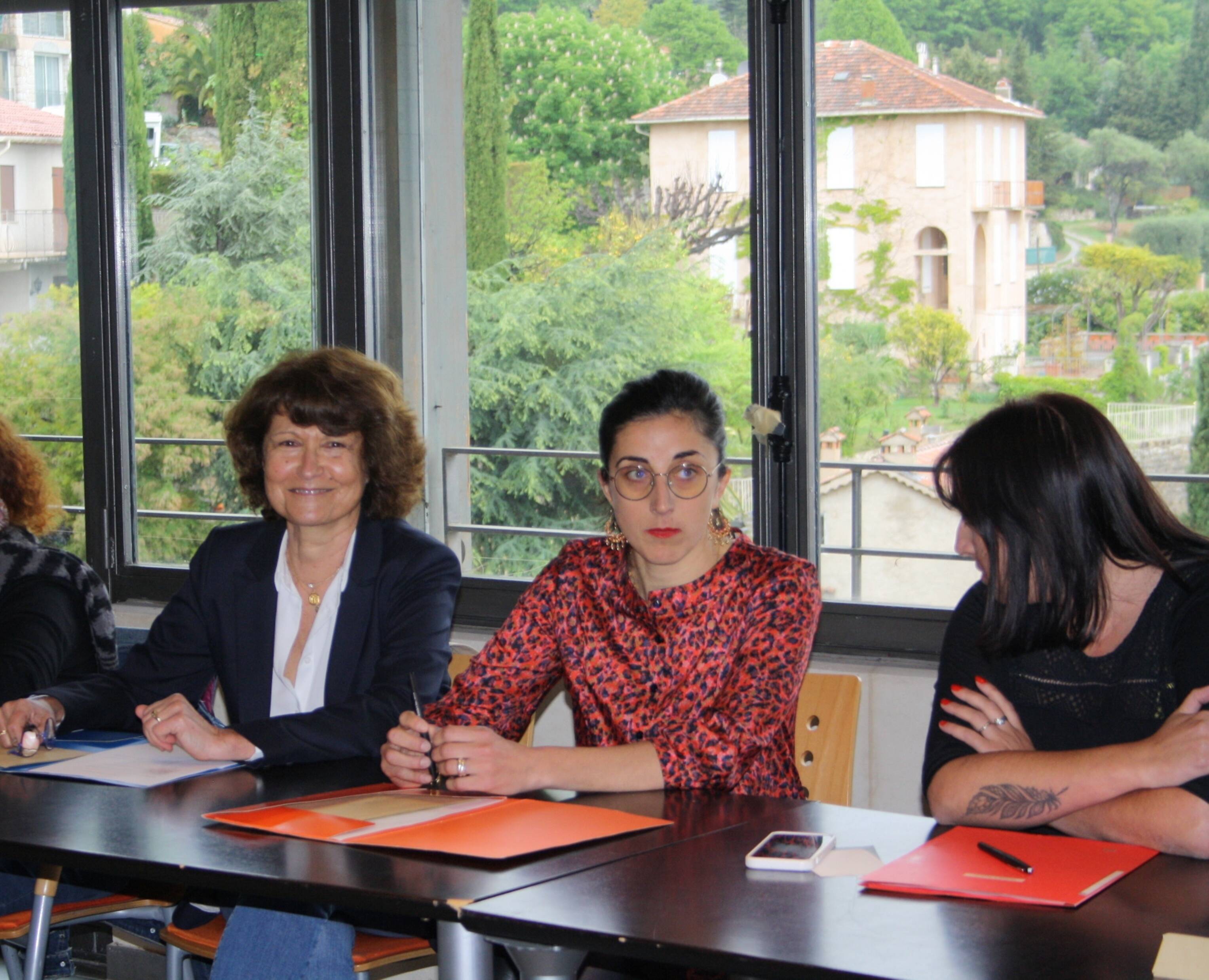 "Nous sommes des cailloux dans votre chaussure": trois élus de la majorité démissionnent en plein conseil municipal au Bar-sur-Loup