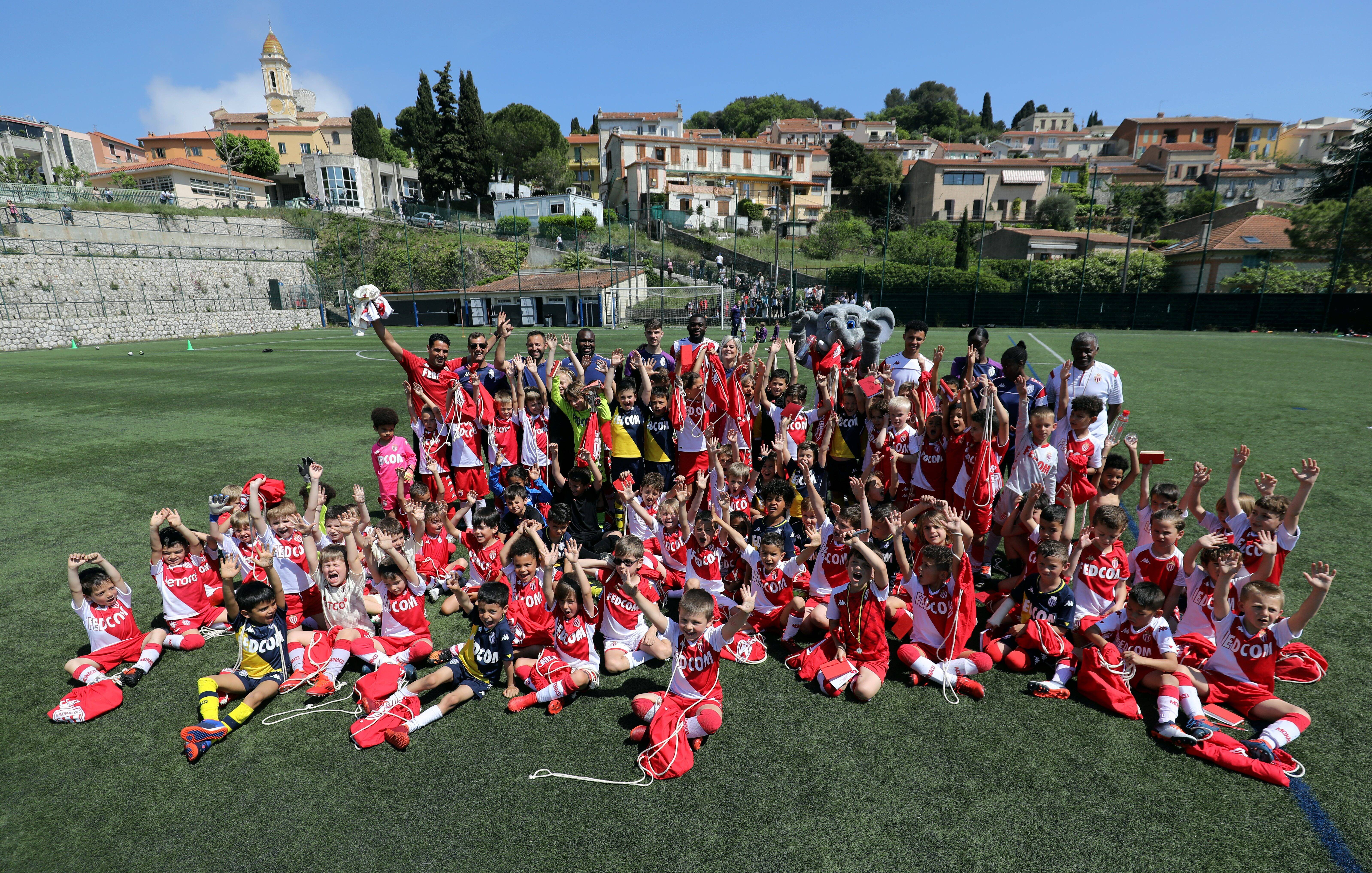 Deux joueurs monégasques en visite surprise à l'école de foot de La Turbie et de Monaco