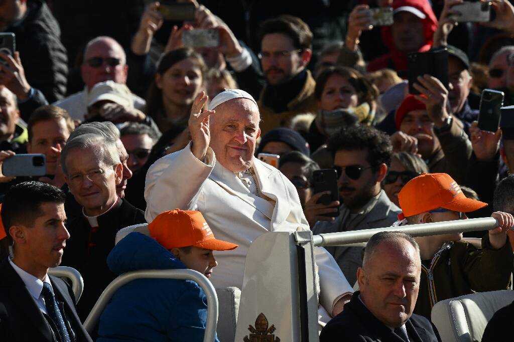 Le Pape François Sort De L'hôpital Après Trois Jours De Soins - Var-Matin