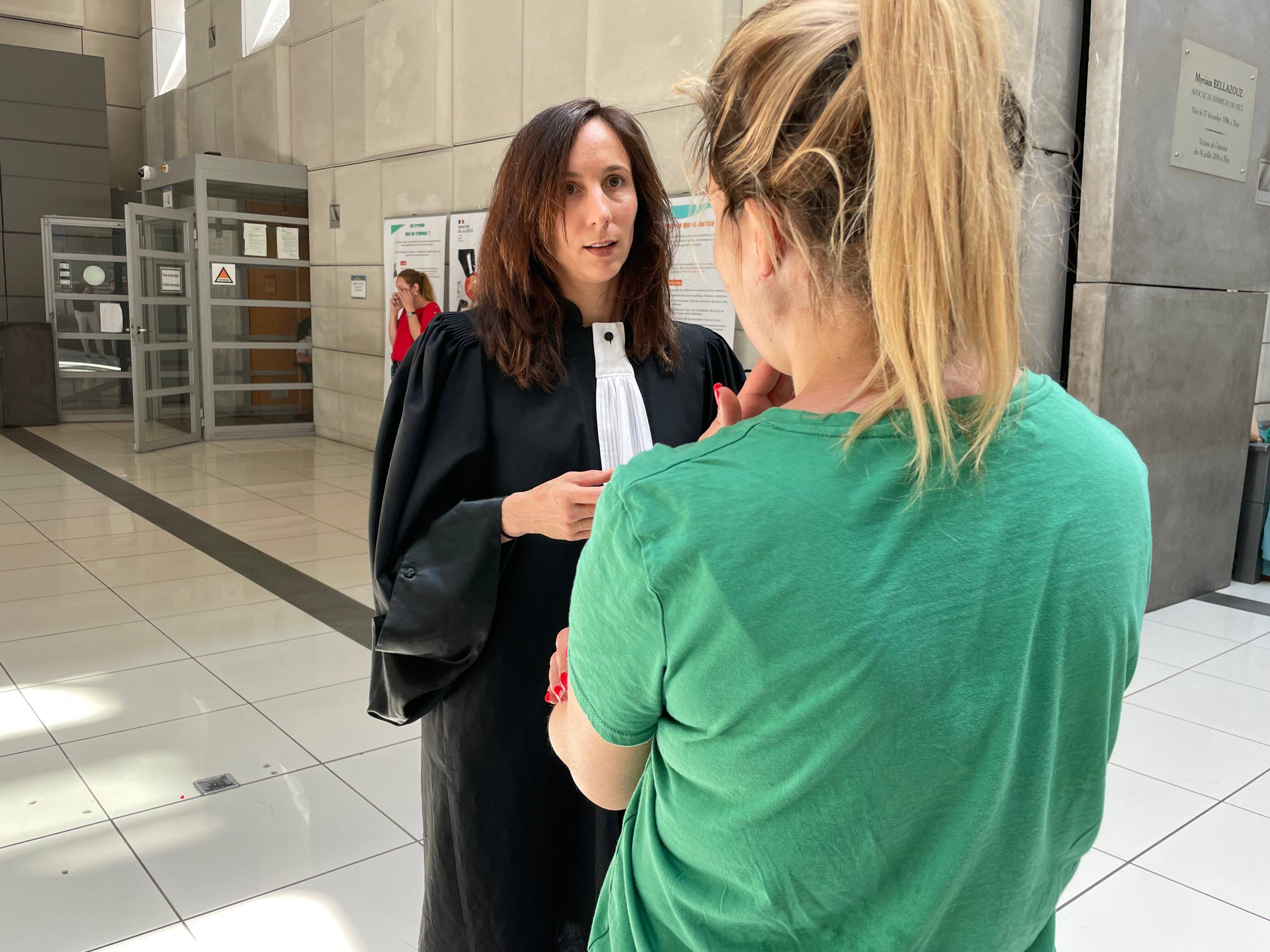 "Il faut rester fort pour les enfants": défigurée par son mari à Nice, une mère de famille témoigne devant la justice