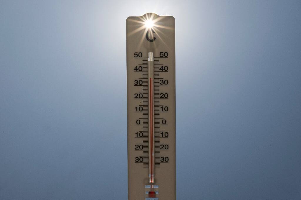 "Nous venons de vivre... un basculement": après un été caniculaire en France, un appel à sortir de la "cécité collective"