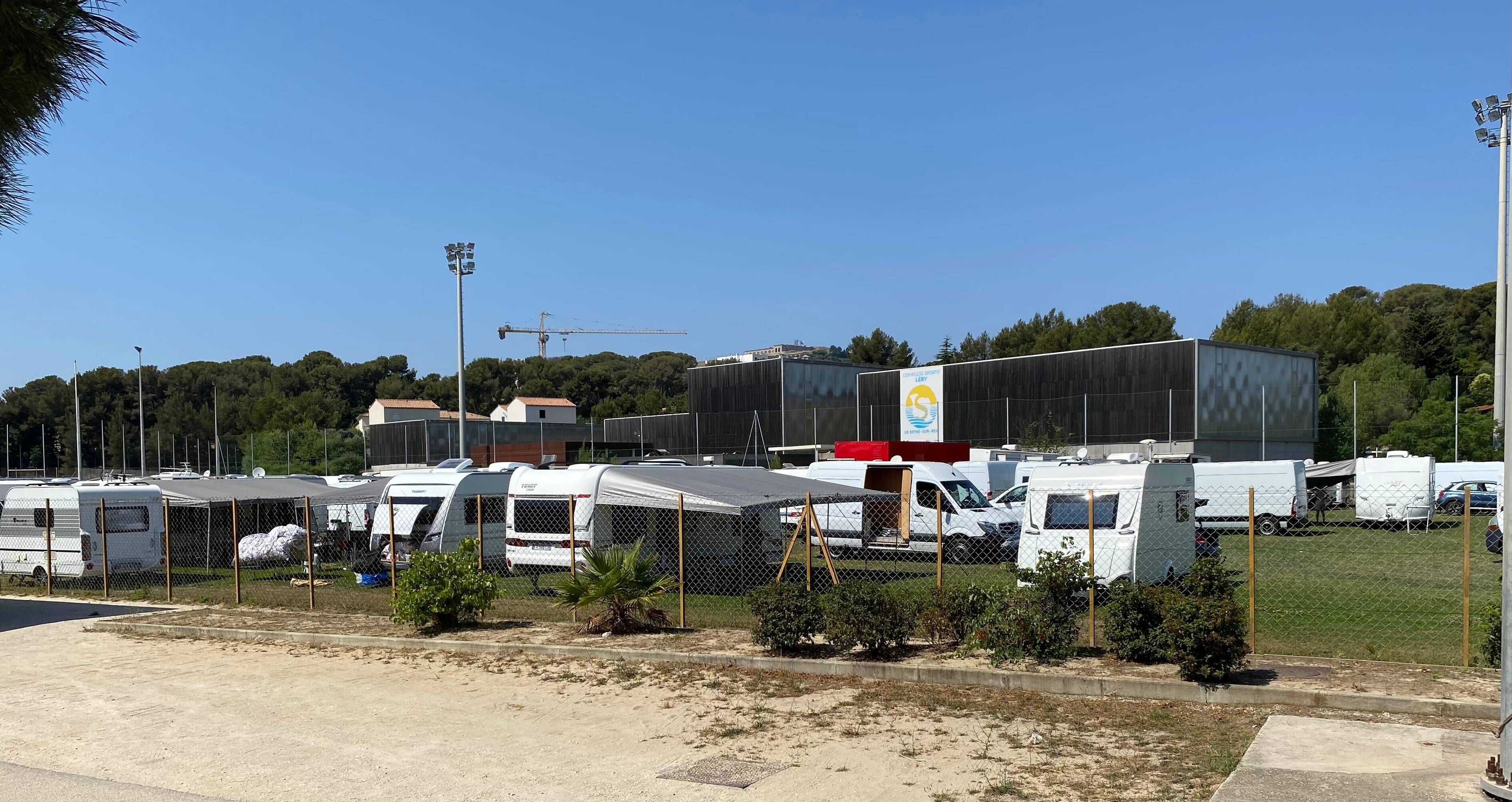 Ce que l'on sait au lendemain de l'installation de gens du voyage sur le stade Lery à La Seyne