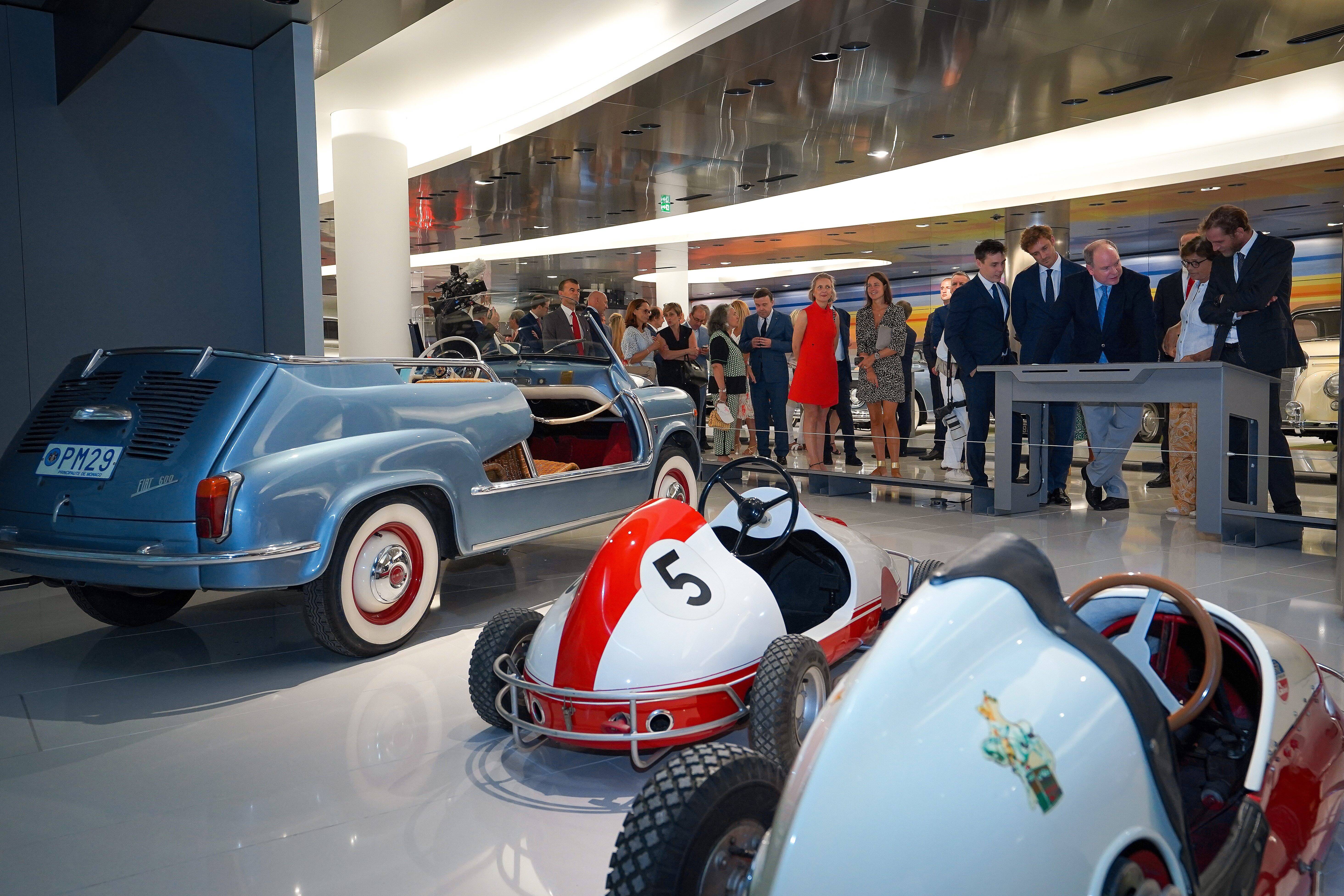 Installée dans son nouvel écrin, la Collection de voitures du Prince séduit les premiers visiteurs à Monaco