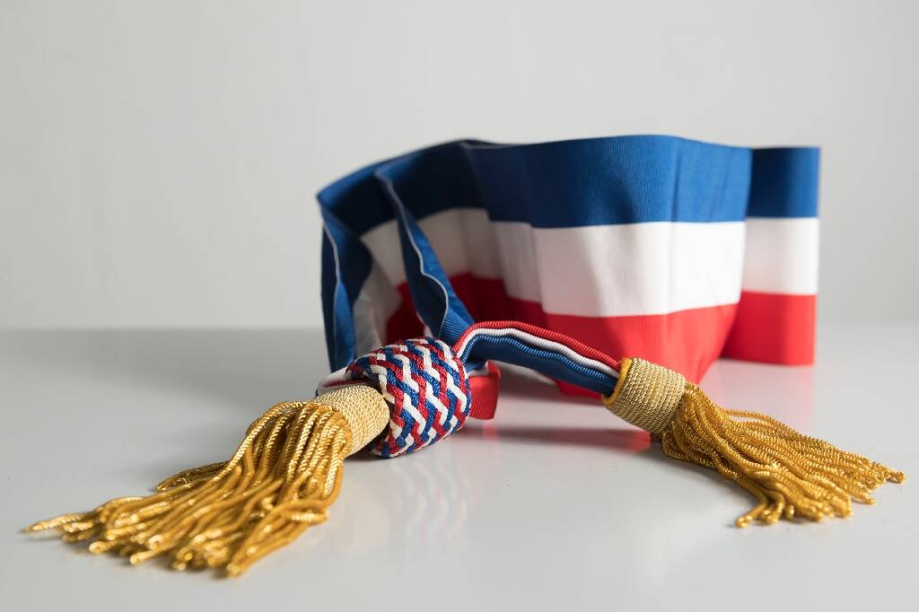 "Ils se sont adressés à ma fille et ont tenu des propos racistes": l'agression d'un maire de l'Isère par des "nationalistes" suscite l'indignation