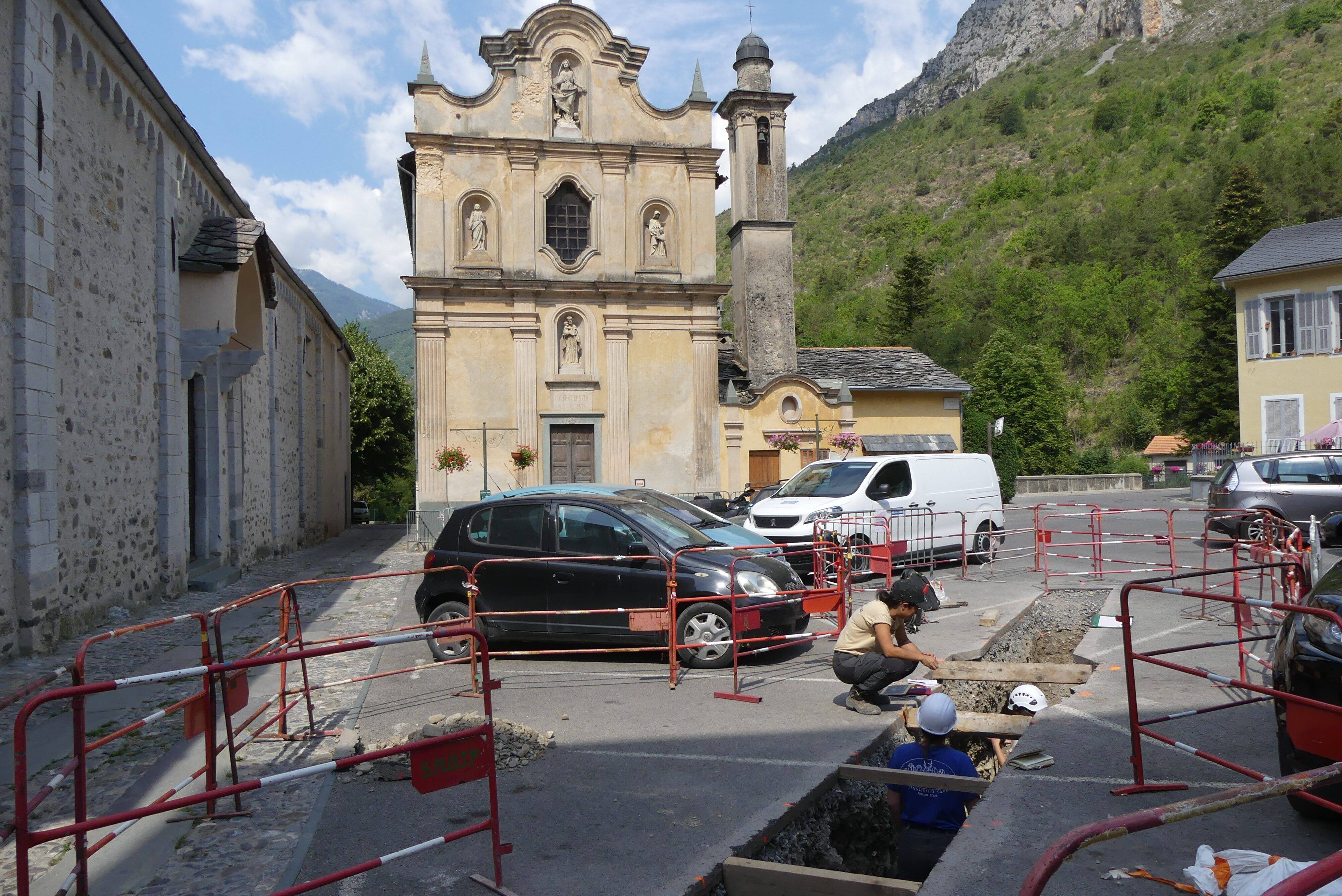 Pendant les travaux, ils découvrent un cimetière et 40 sépultures au centre de ce village de la Côte d'Azur