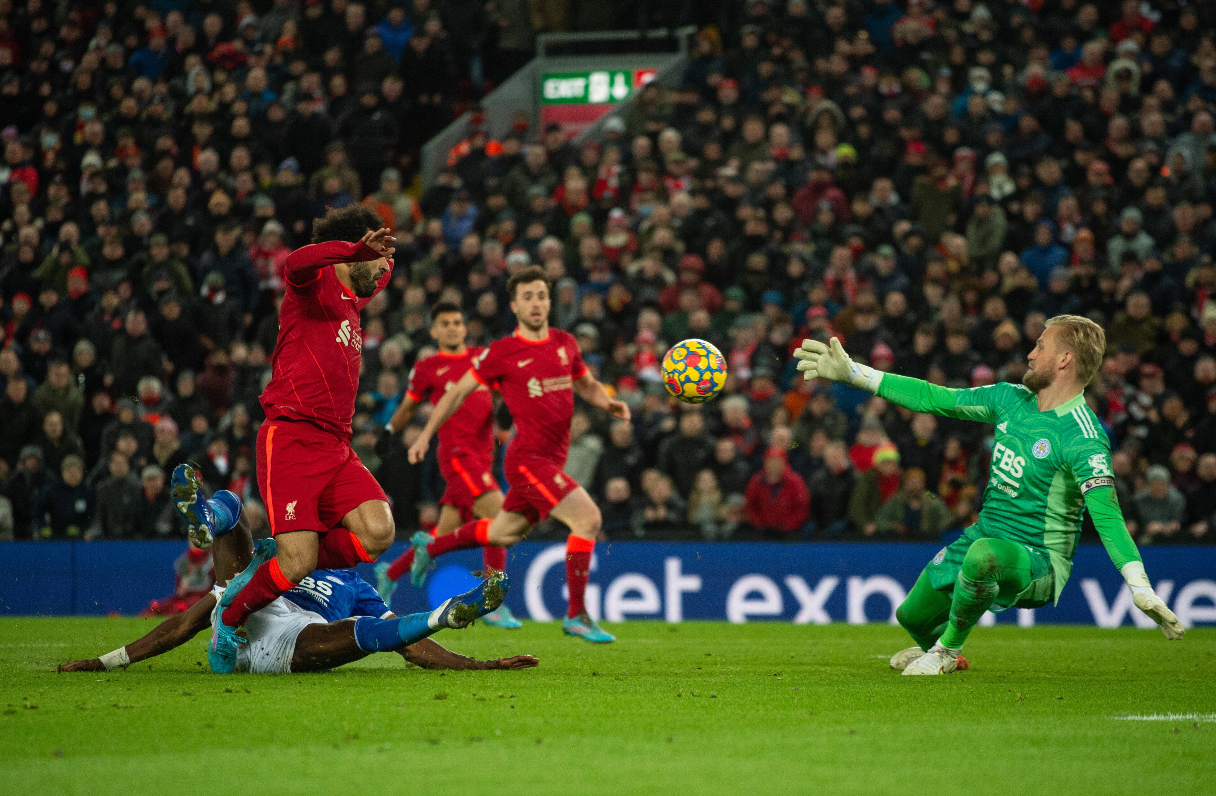 Schmeichel dans les buts, un gros poisson devant... Le point sur le mercato de l'OGC Nice à 12 jours de la reprise de la Ligue 1