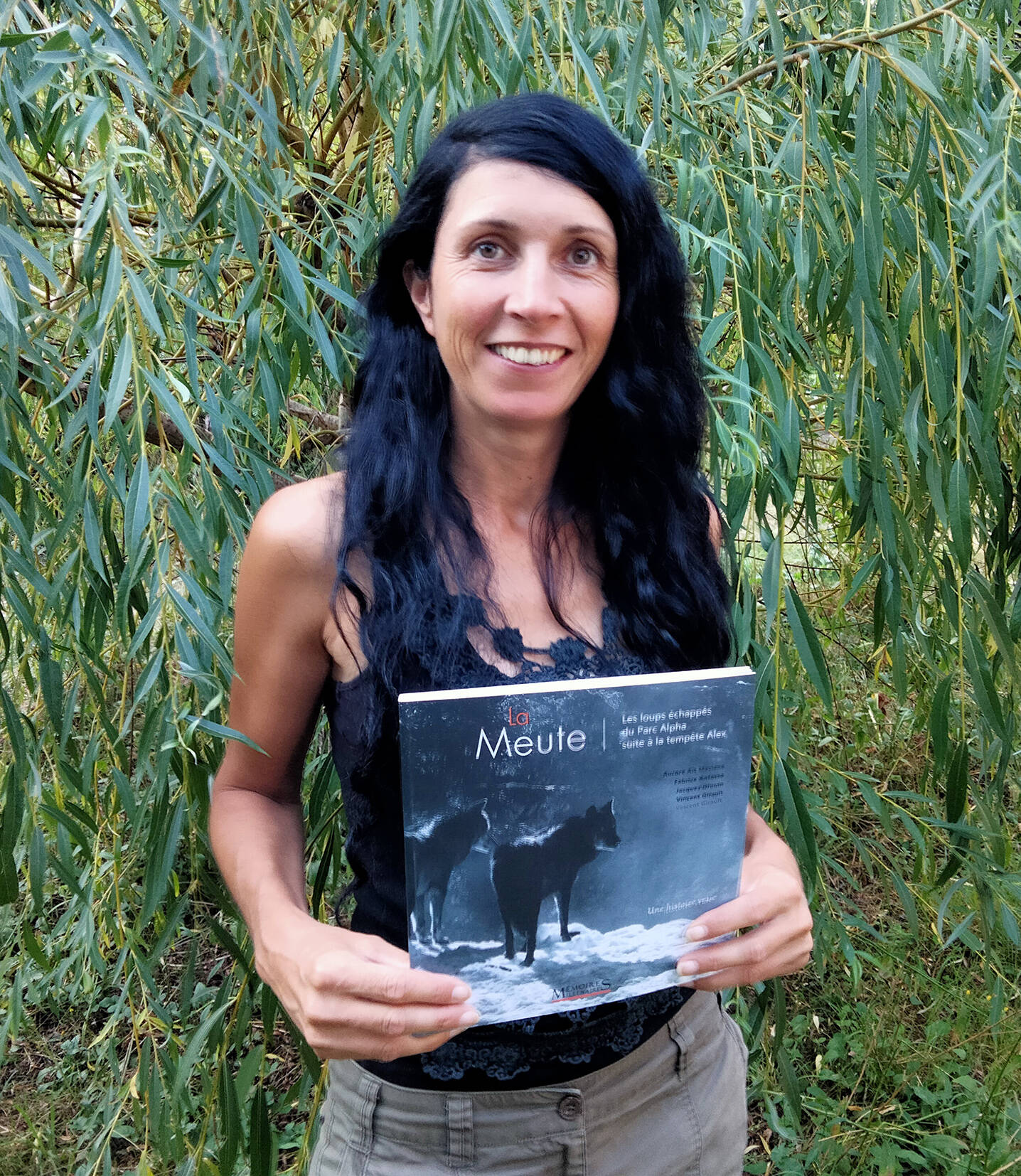 "Ils avaient toujours un coup d'avance": la traque des loups échappés du Parc Alpha après la tempête Alex racontée dans un livre