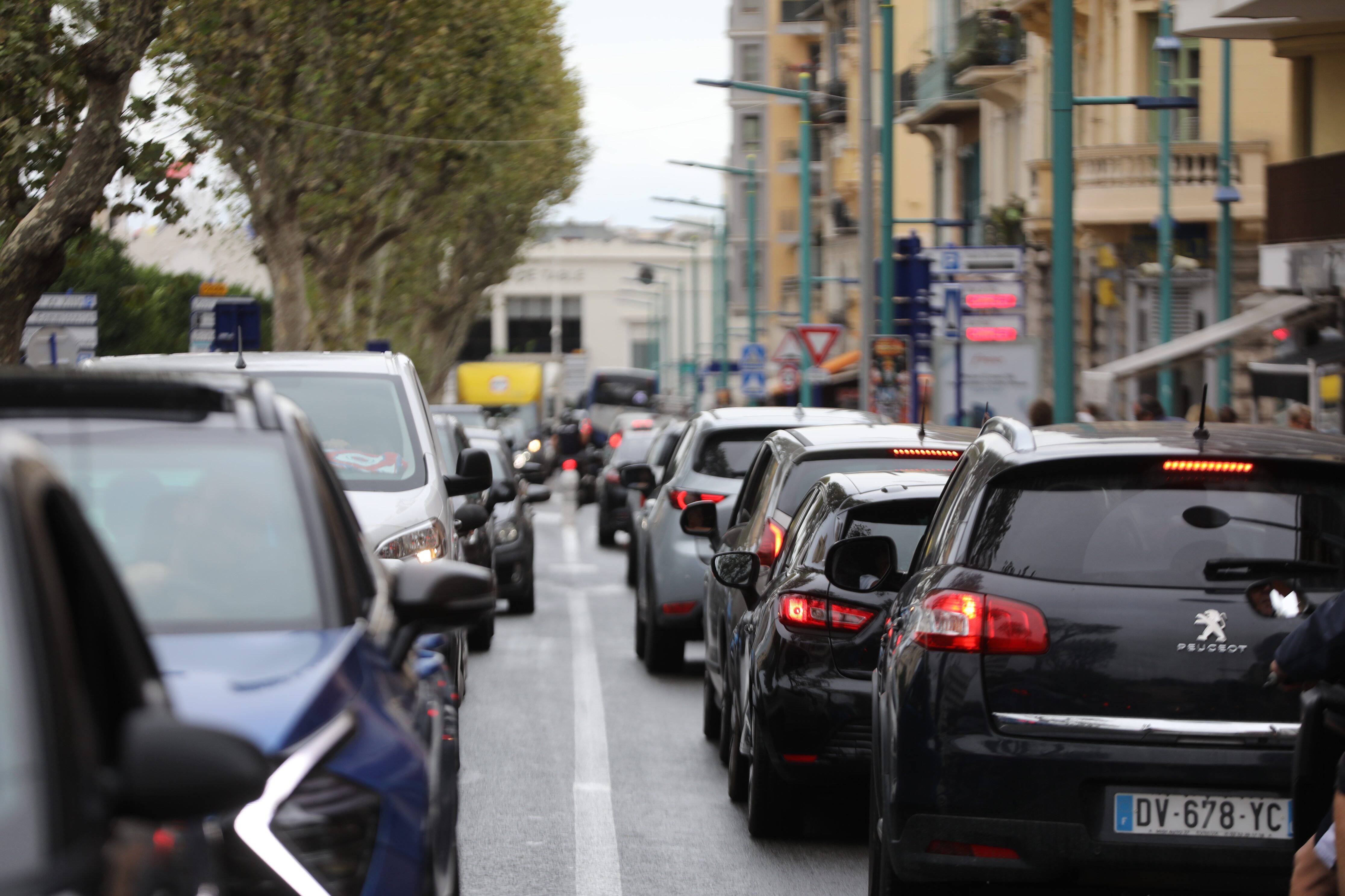 Pourquoi il est si difficile de circuler et de stationner cet été à Menton