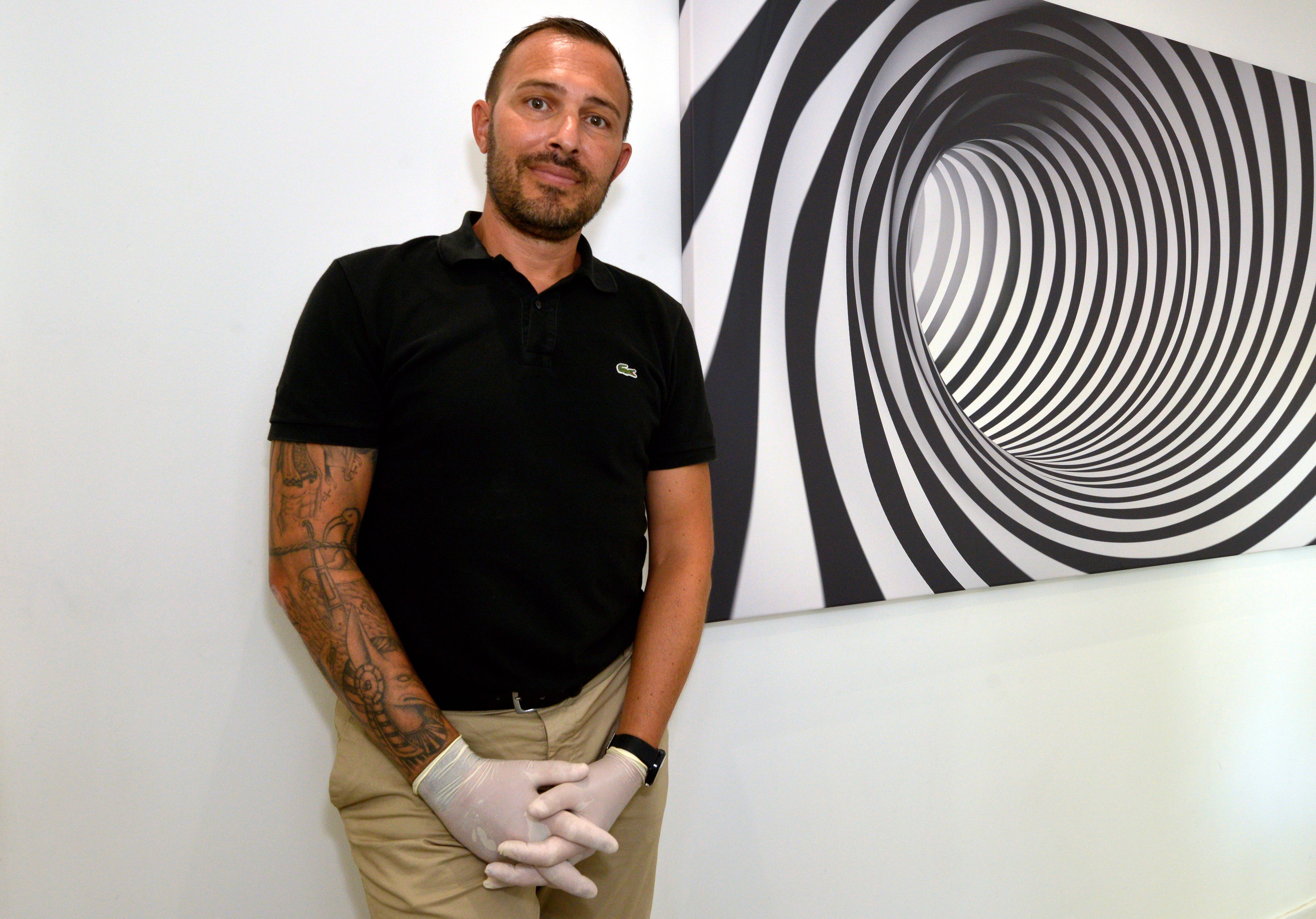 "Je suis créateur de beauté": rencontre avec un dermographe installé à Draguignan