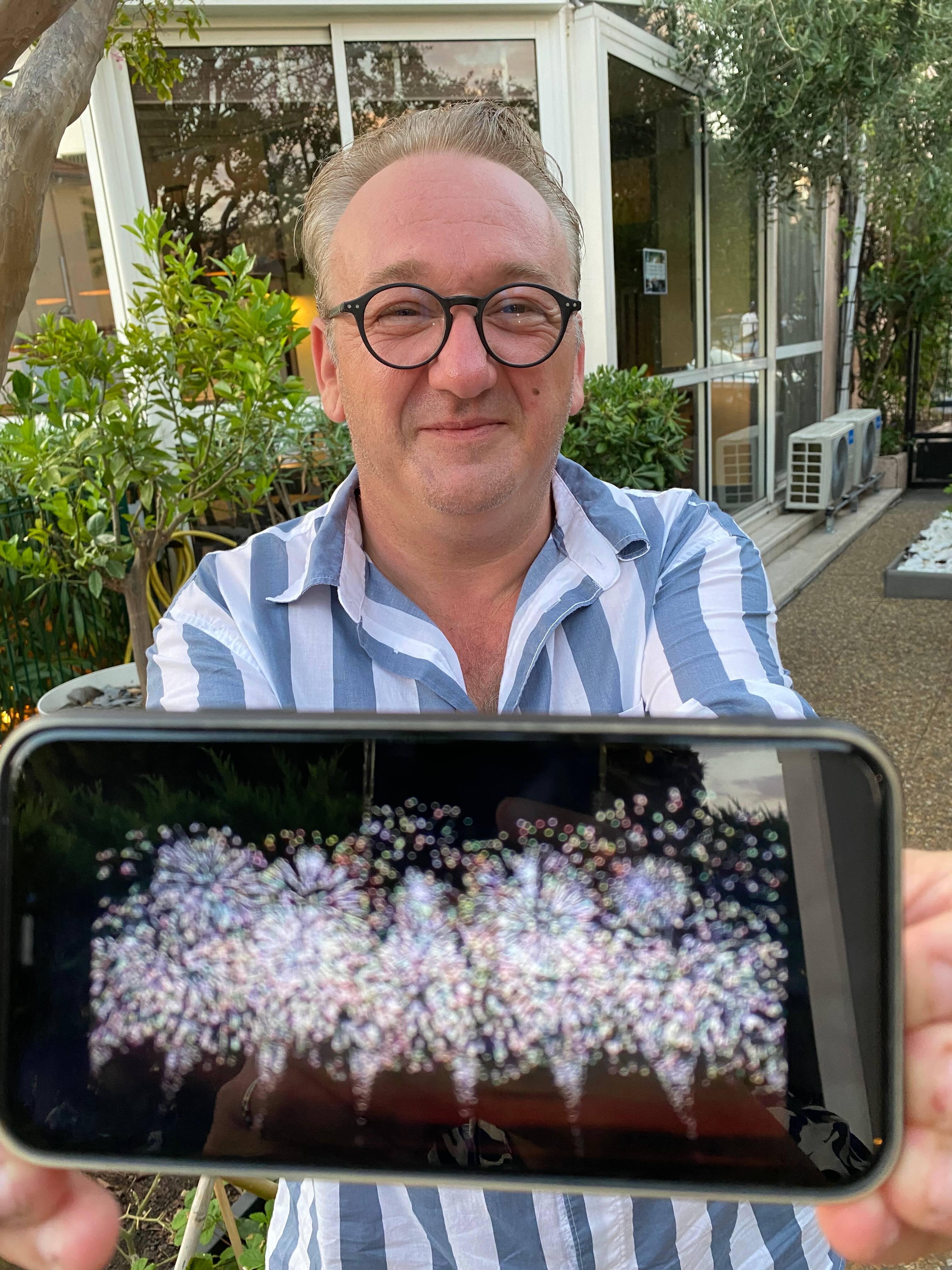 "Balader les spectateurs d'une émotion à l'autre": l'artificier se confie avant le dernier feu du Festival Pyrotechnique de Cannes ce mercredi soir