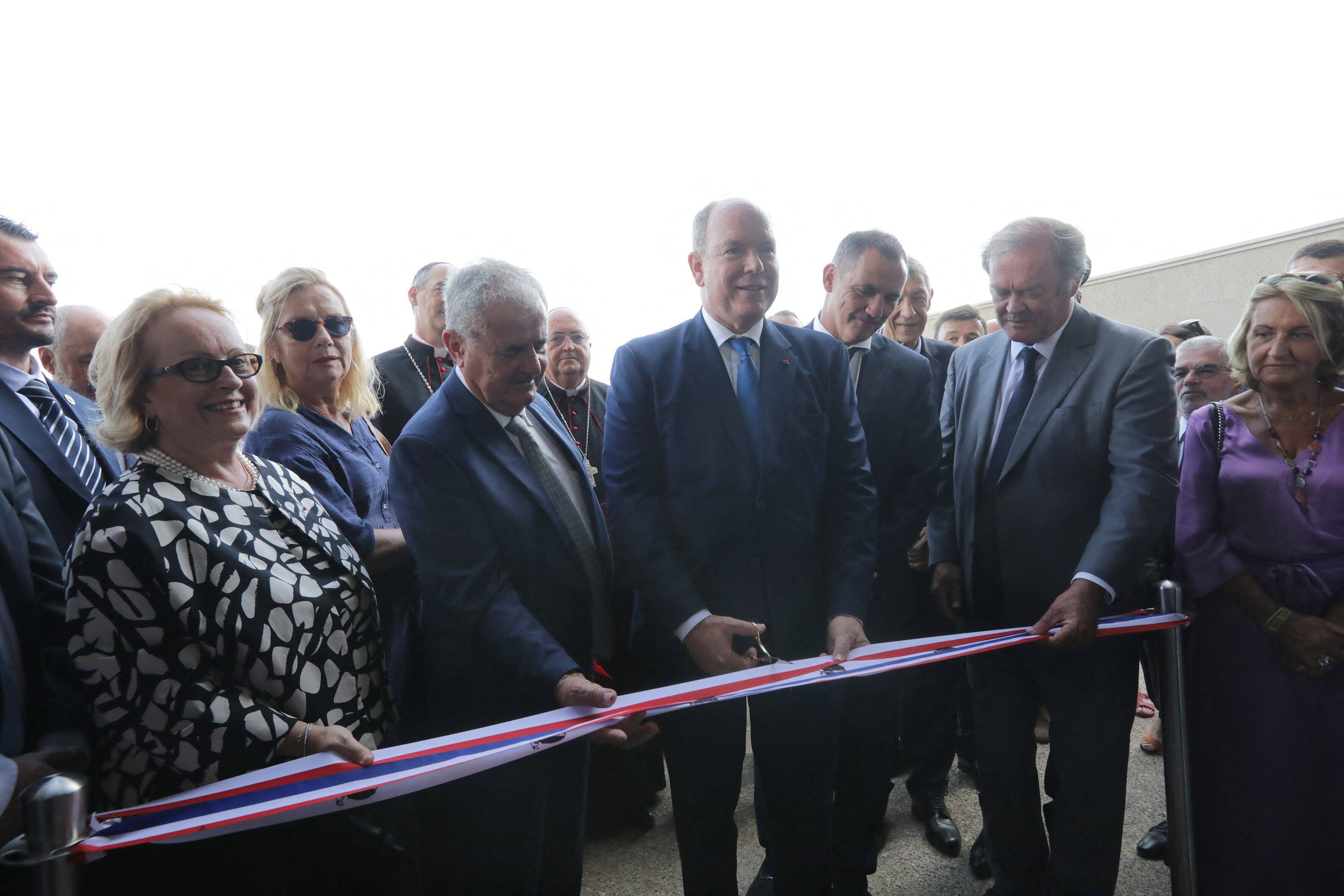 Le prince Albert II inaugure un musée archéologique au nom de son père en Corse