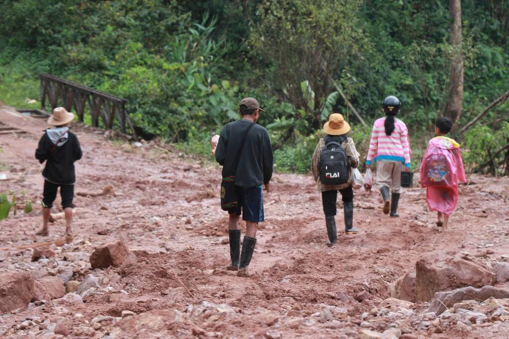 Birmanie: des habitants tentent de venir en aide aux victimes des inondations