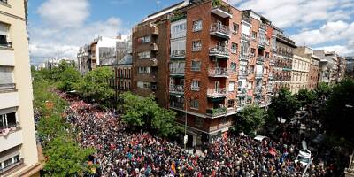 En Espagne, mobilisation socialiste pour demander à Sanchez de ne pas démissionner