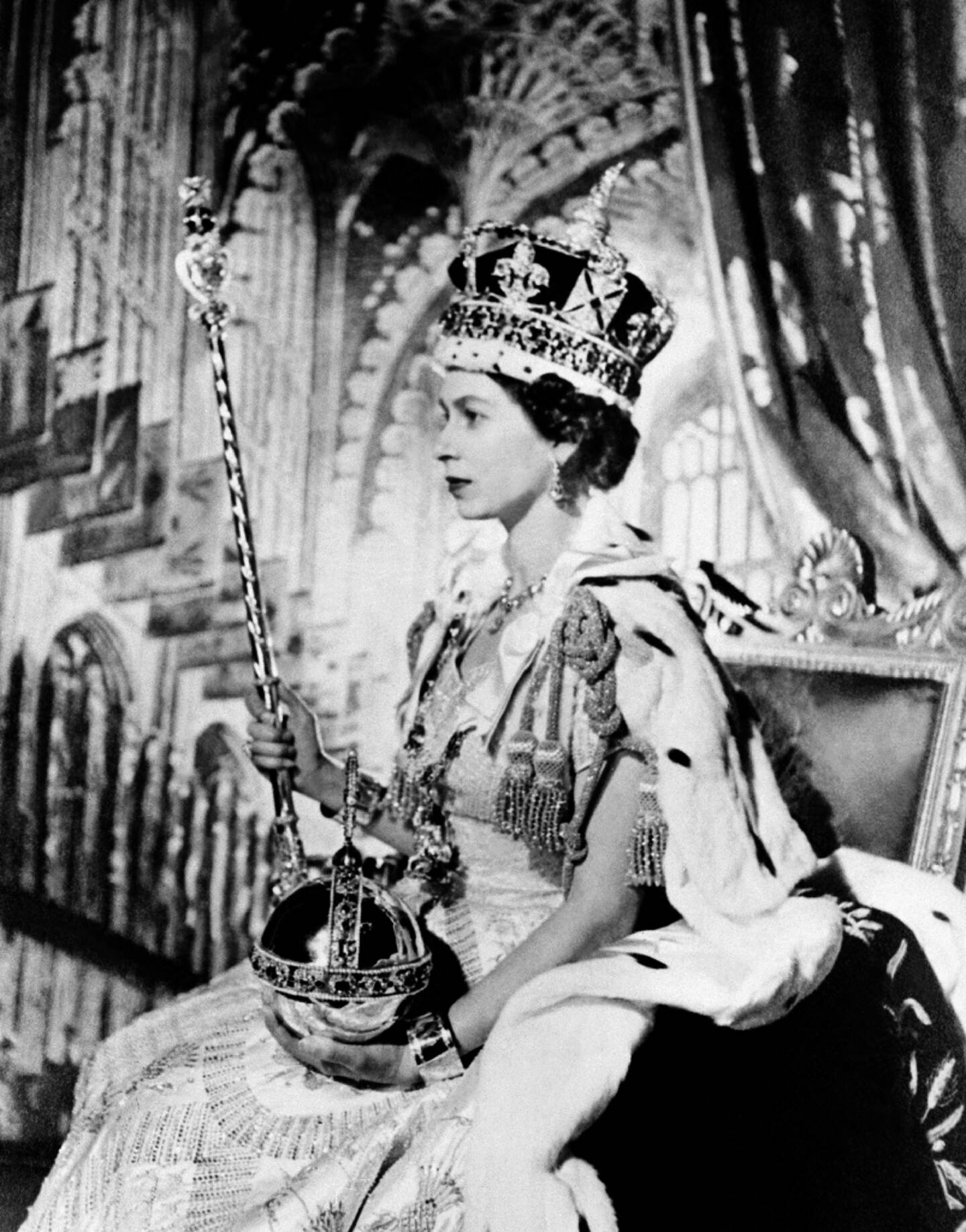 La reine Elizabeth II le jour de son couronnement, le 2 juin 1953 à Londres
