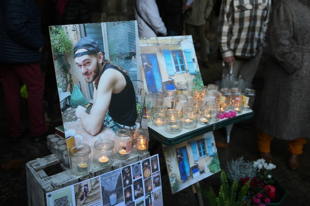 Il a tué un jeune de 25 ans alors qu'il coupait du bois chez lui: le chasseur exprime des regrets émus au tribunal