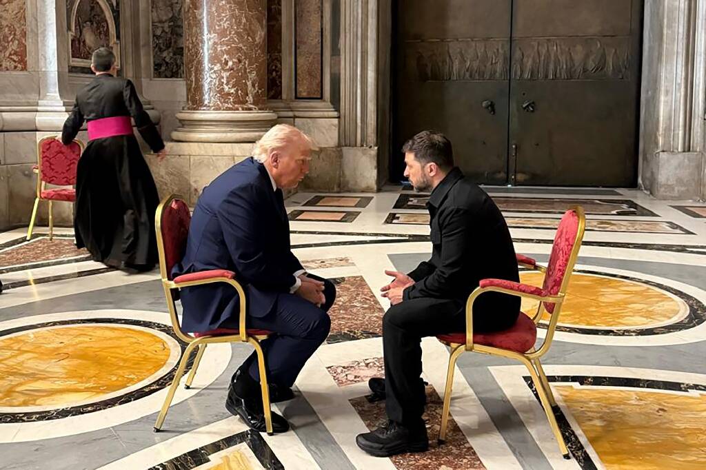 La rencontre entre Donald Trump et Volodymyr Zelensky au sein de la basilique Saint-Pierre en marge des funérailles du pape