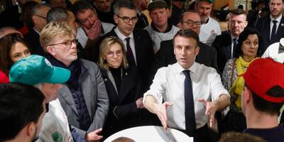 Emmanuel Macron dément des propos rapportés polémiques sur les 