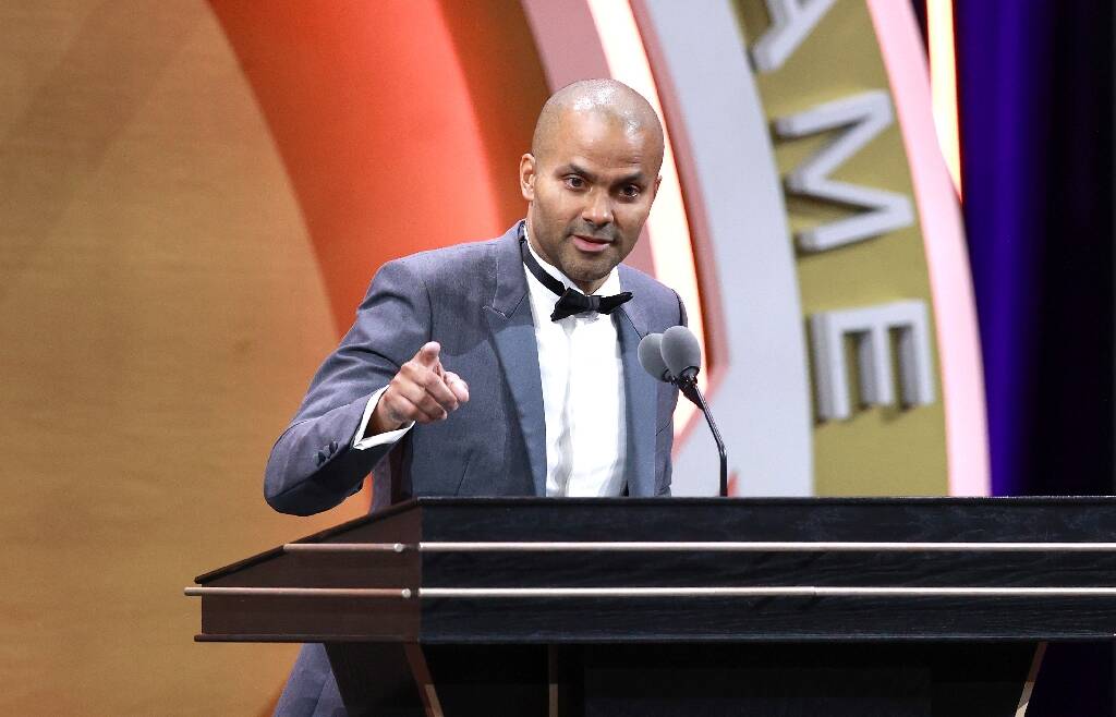 "Pour tous les enfants qui nous regardent, continuez à rêver grand!" Tony Parker rejoint le "Hall of Fame" de la NBA