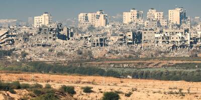 Israël fouille le principal hôpital de Gaza, les communications hors service